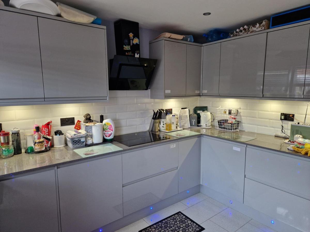 Luxury On A Budget Chelmsford - B&B Room In A Quiet Family Home