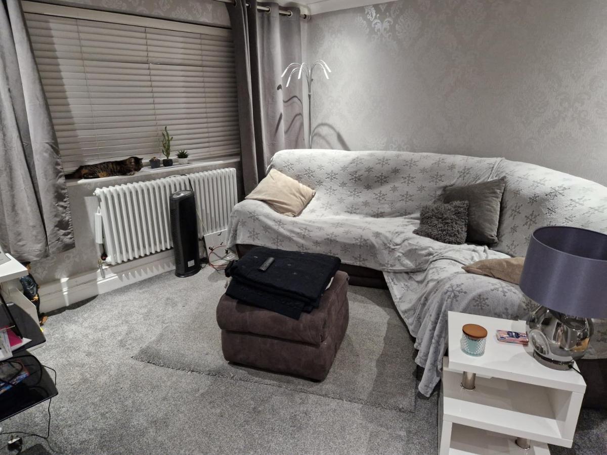 Homestay Luxury On A Budget Chelmsford - B&B Room In A Quiet Family Home