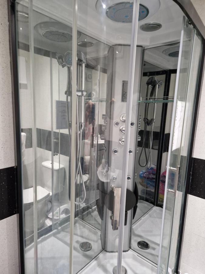 Luxury On A Budget Chelmsford - B&B Room In A Quiet Family Home Homestay Chelmsford