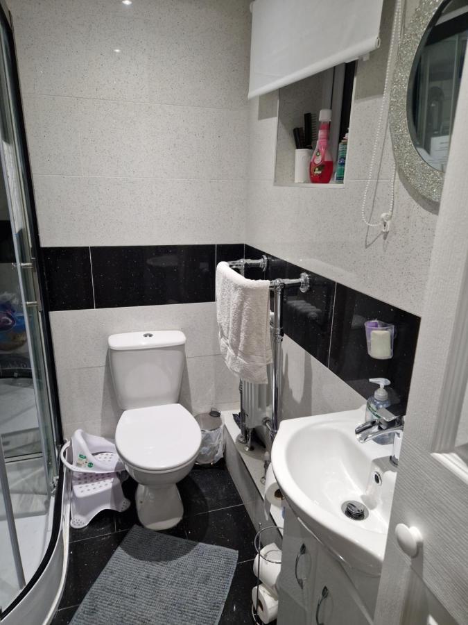 Luxury On A Budget Chelmsford - B&B Room In A Quiet Family Home